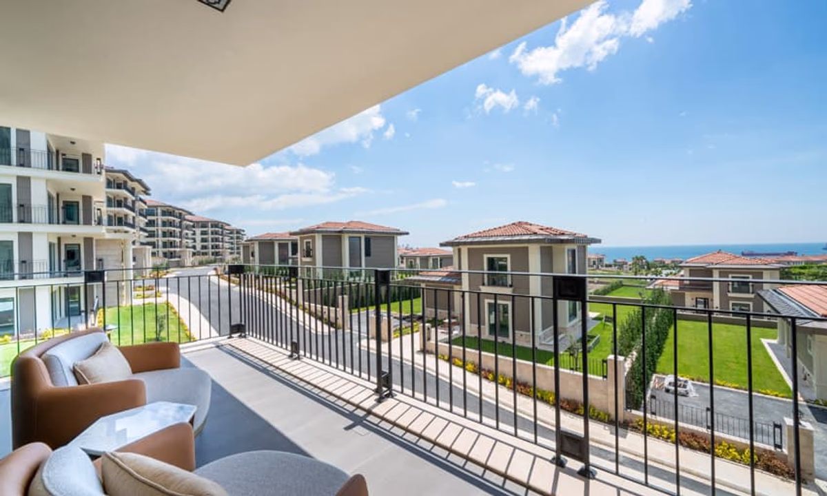 Deniz Istanbul - Image 1