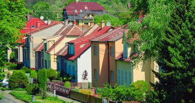 What are the Advantages of Living in a Detached House?