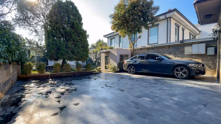 Four-Bedroom Waterfront House in Anadolu Hisarı - Image 5