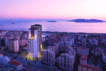 حياة معيشية راقية و موقع مميز بجوار جزر الأميرات