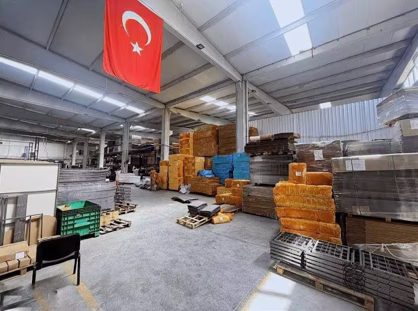 Промышленный объект на продажу в Измире Торбалы – 5000 м² с арендным доходом