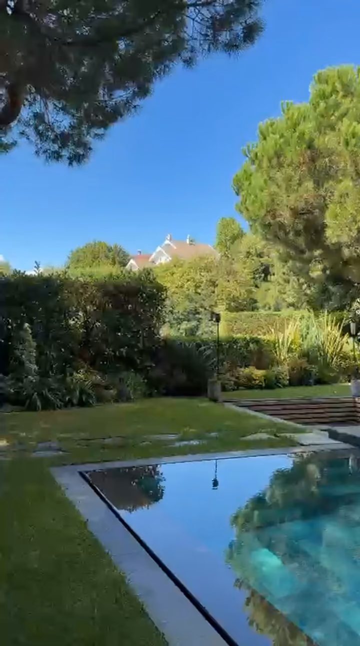 فيلا من ست غرف نوم في بيكوز مع مصعد وفراغ مفتوح فوق الصالة - صورة 10