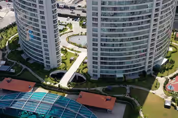 عقارات ذات خدمات فندقية 5 نجوم مع برج مكاتب LEED في عمرانية، اسطنبول