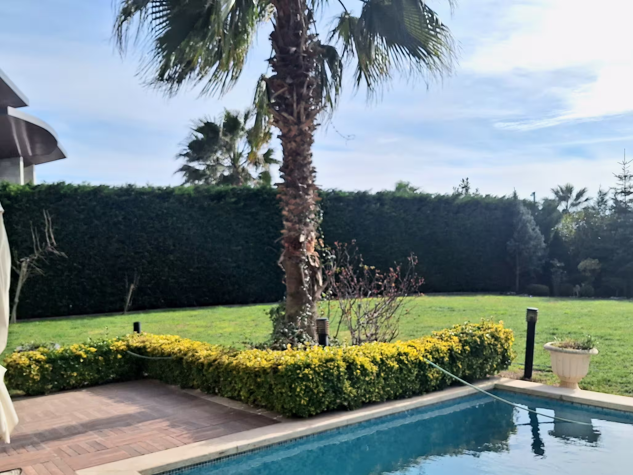 Роскошная меблированная вилла 6+2 с частным бассейном и просторным садом в Бююкчекмедже, Стамбул