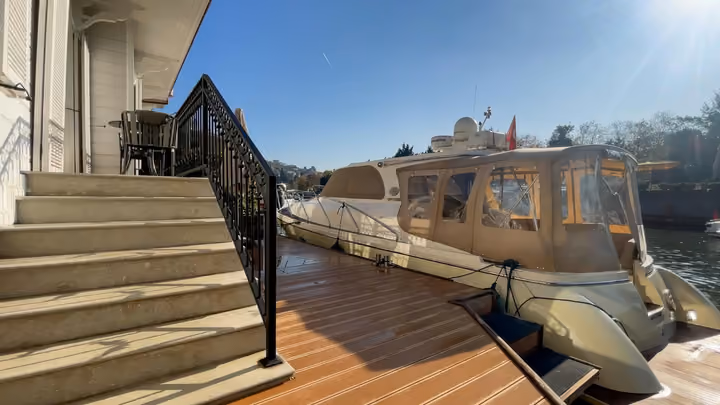 Four-Bedroom Waterfront House in Anadolu Hisarı - Image 8