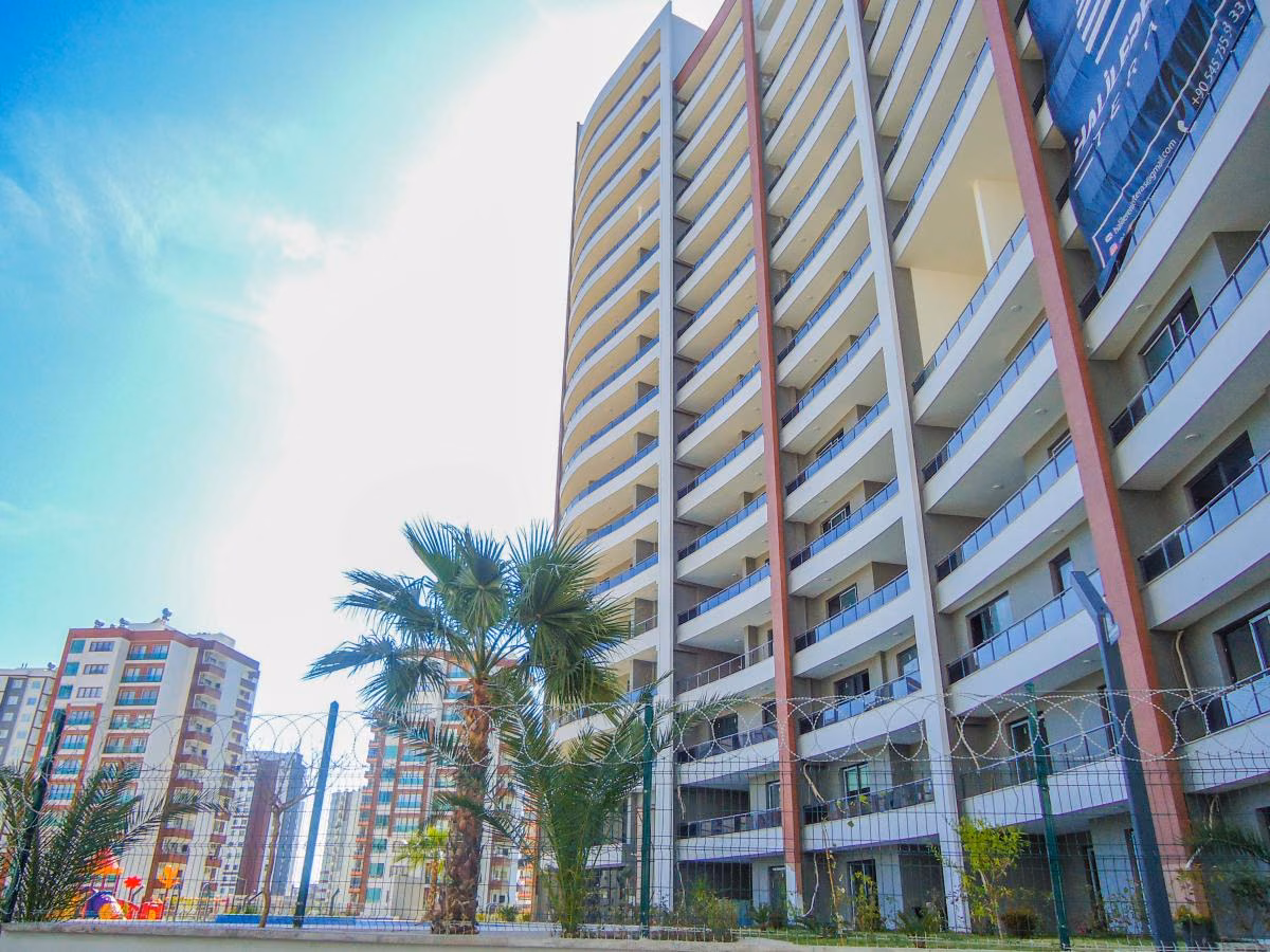 Exterior view of the apartment building and balconies in Mezitli.