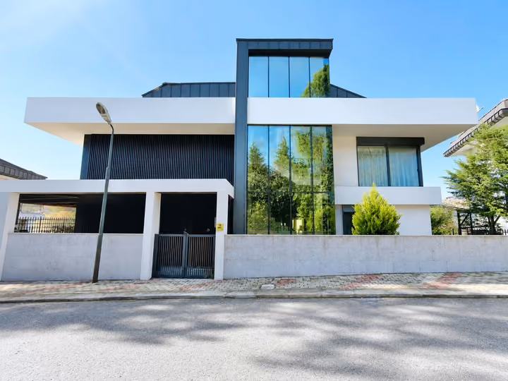 Furnished Five Bedroom Villa with Private Pool in Beykoz - Image 20
