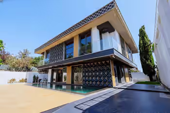 Zero Luxury 7+2 Villa with Pool, Cinema Room and En-Suite Spa in Zekeriyakoy Istanbul