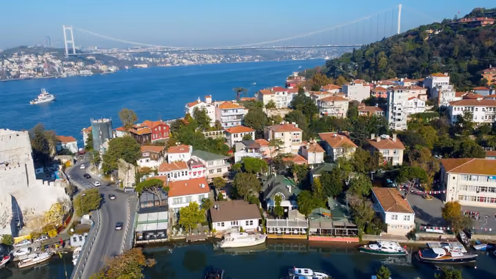Four-Bedroom Waterfront House in Anadolu Hisarı - Image 9