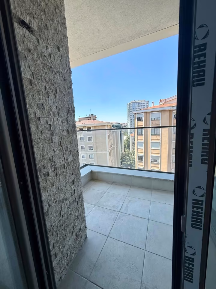 Three-Bedroom Apartment with Full Sea Views in Kadikoy - Image 9