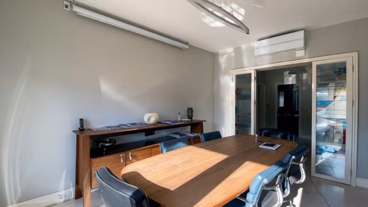 Four-Bedroom Waterfront House in Anadolu Hisarı - Image 15