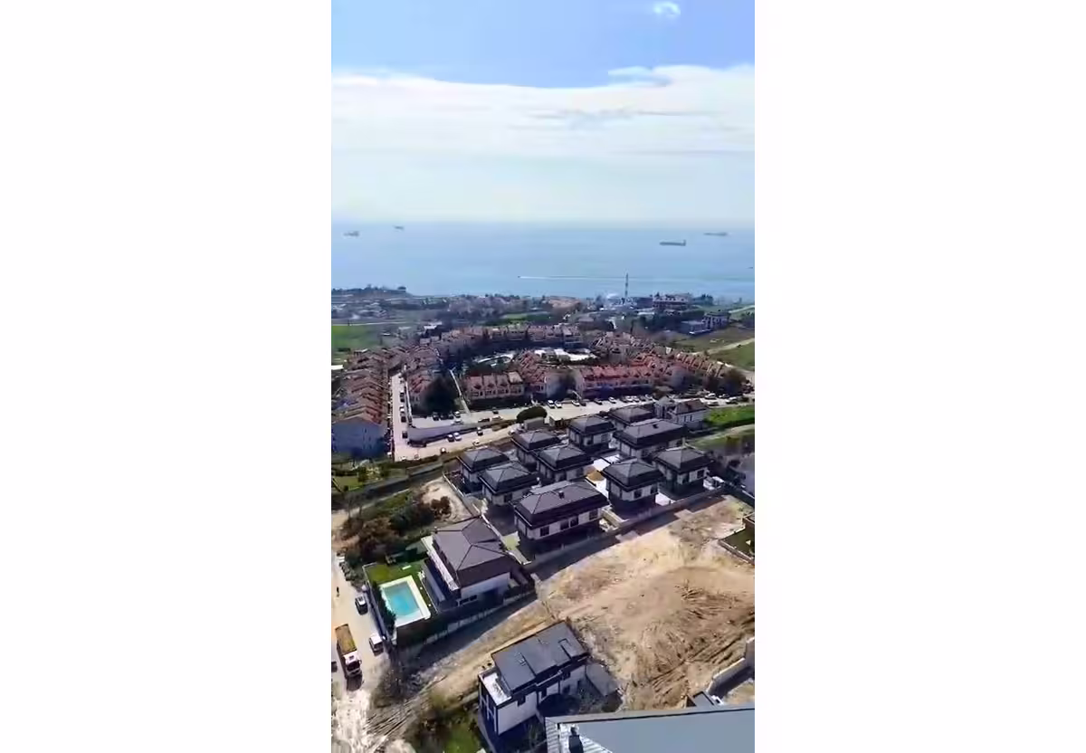 Отдельная семейная вилла 4+2 с бассейном и приватной SPA-зоной в Каваклы, Бейликдюзю, Стамбул