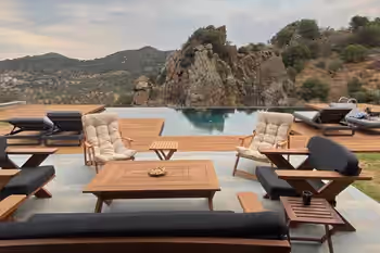 Виллы с видом на море и живописными бассейнами в Бодруме, Турция