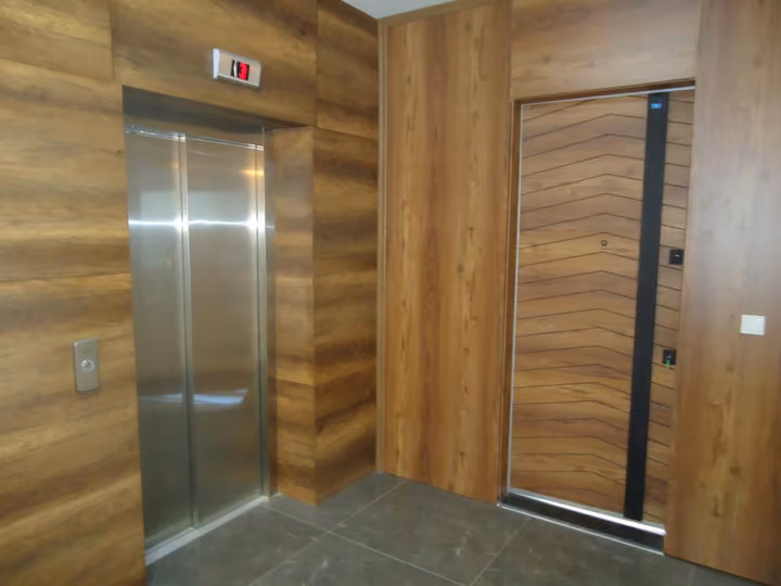 Erdemli elevator and stair lobby