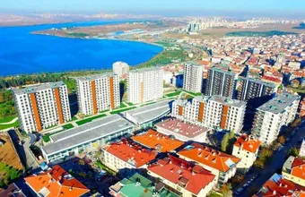 Центральное расположение Резиденции с видом на озеро в Кючюкчекмедже, Стамбул