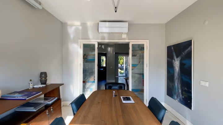 Four-Bedroom Waterfront House in Anadolu Hisarı - Image 14
