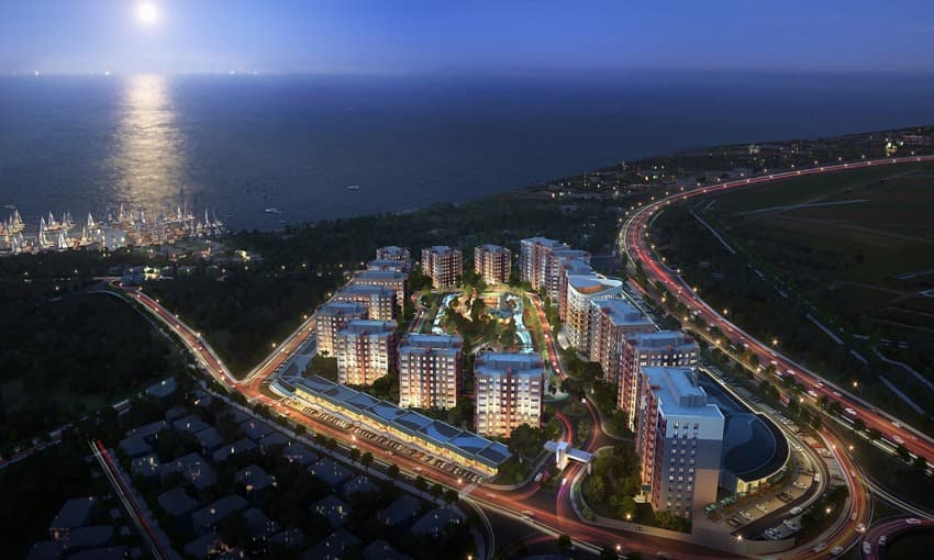 مجتمع مدرن مستقیم به بزرگراه E5 با نمای دریا