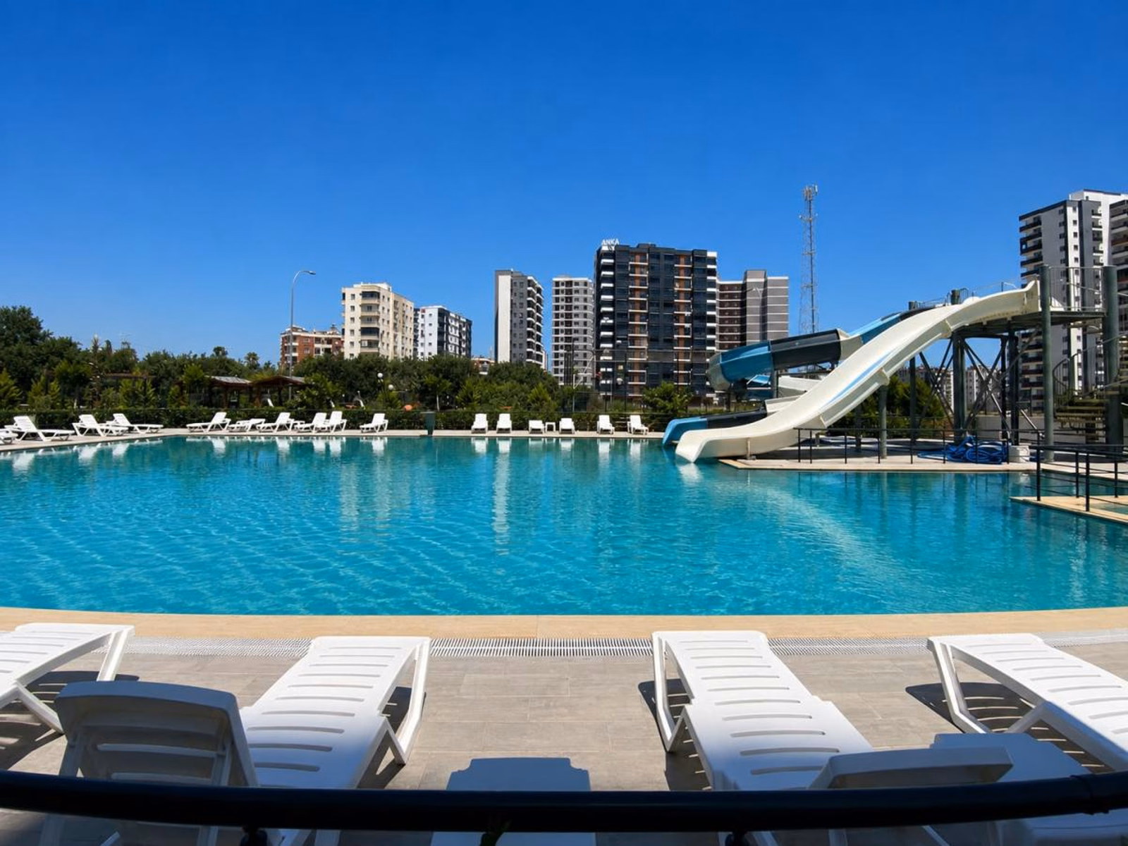 Two-Bedroom Apartment with Two Balconies and Pool in Tomuk
