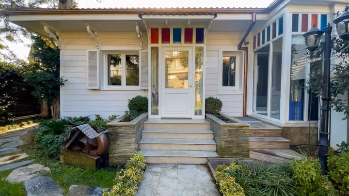 Four-Bedroom Waterfront House in Anadolu Hisarı - Image 16