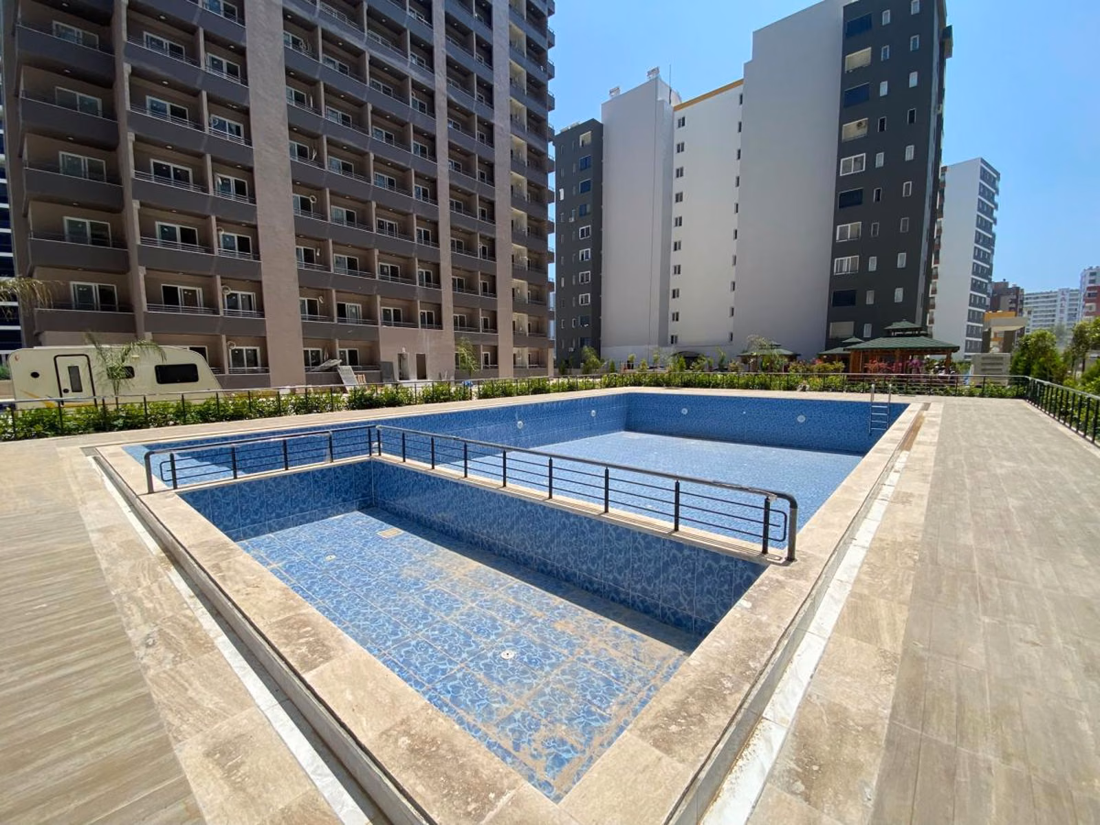 One-Bedroom Apartment with Two Balconies in Arpacbahsis