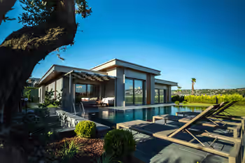 فلل مطلة على البحر مع حمامات سباحة خاصة وحدائق في بيوك شكمجة، اسطنبول