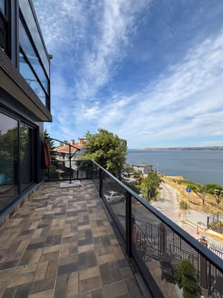 Balcony with glass railings and a sea view in Beylikduzu.