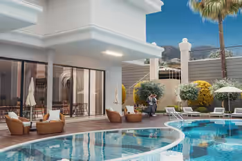 شقق على شاطئ البحر بالقرب من المرافق الاجتماعية في ألانيا، تركيا