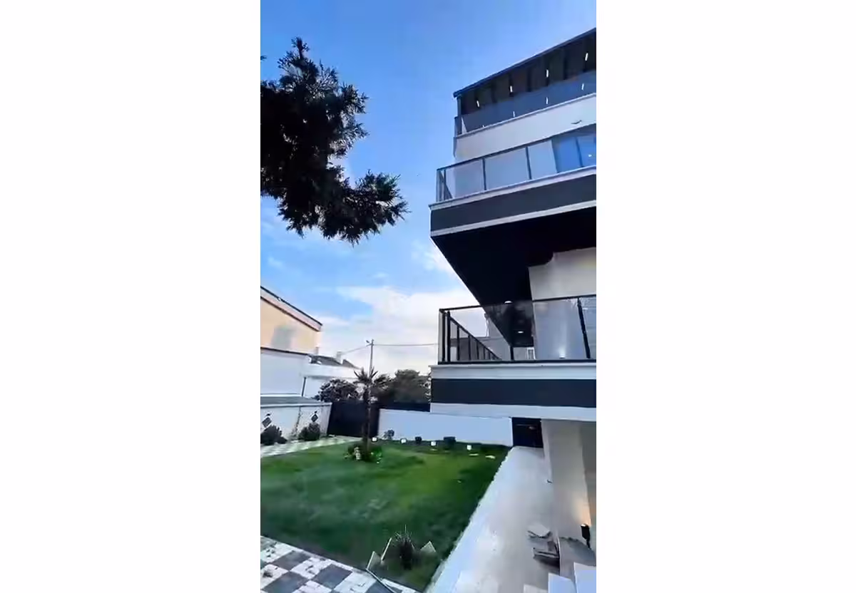 Отдельная ультрароскошная вилла с видом на море и частным садом в Beylikduzu Kavakli, Стамбул