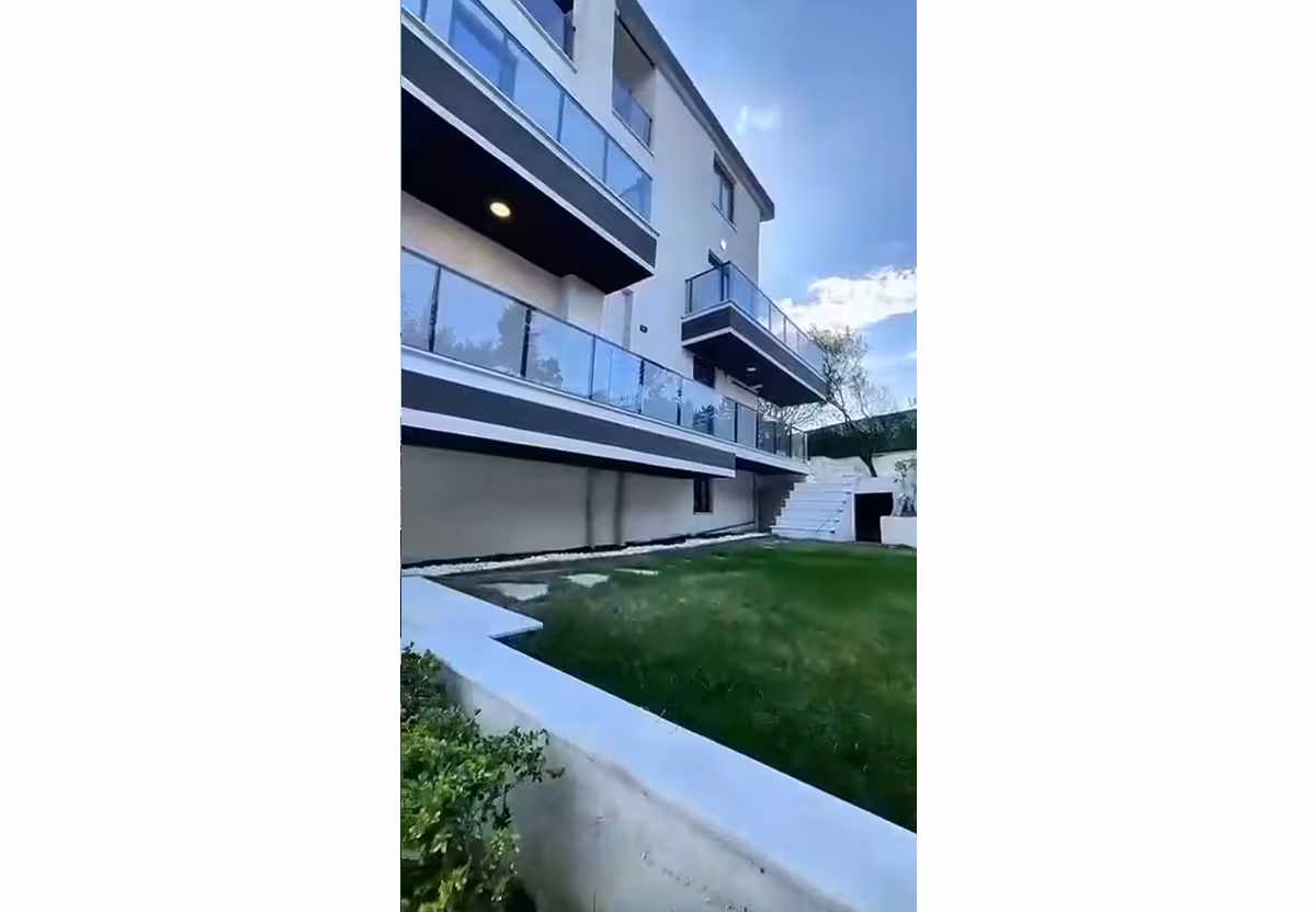 Отдельная ультрароскошная вилла с видом на море и частным садом в Beylikduzu Kavakli, Стамбул