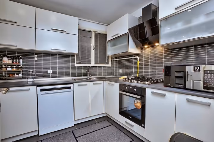 Bosphorus View Roadside Mansion Apartment with Dual Residence Opportunity in Rumeli Hisari Sarıyer - Image 10