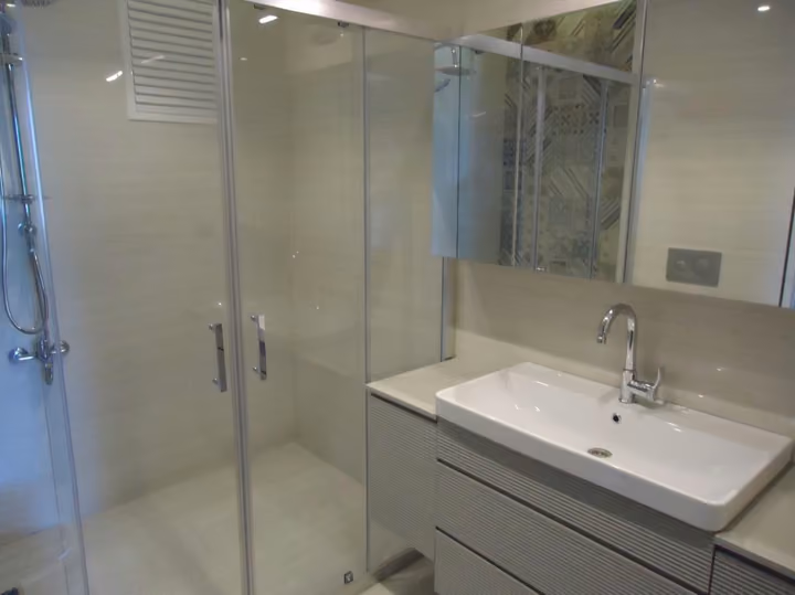 Erdemli shower bathroom