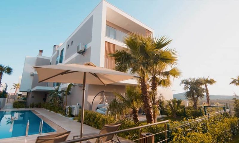 Beachside Apartments with Recreational Facilities in Izmir, Turkey