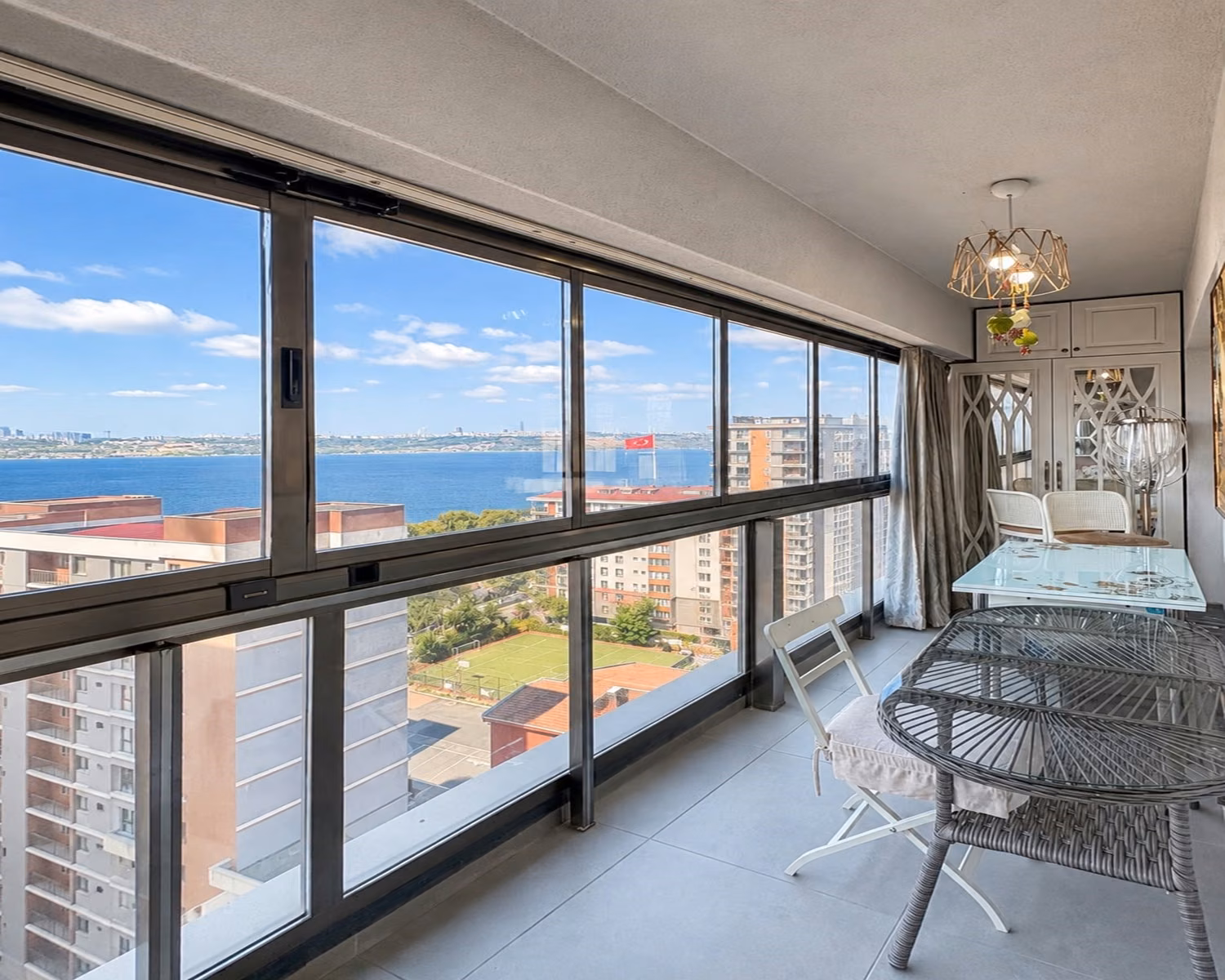 Three Bedroom Lake View Apartment in Küçükçekmece
