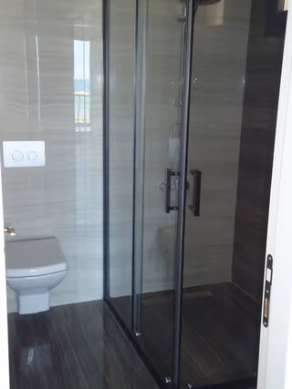 Erdemli shower bathroom