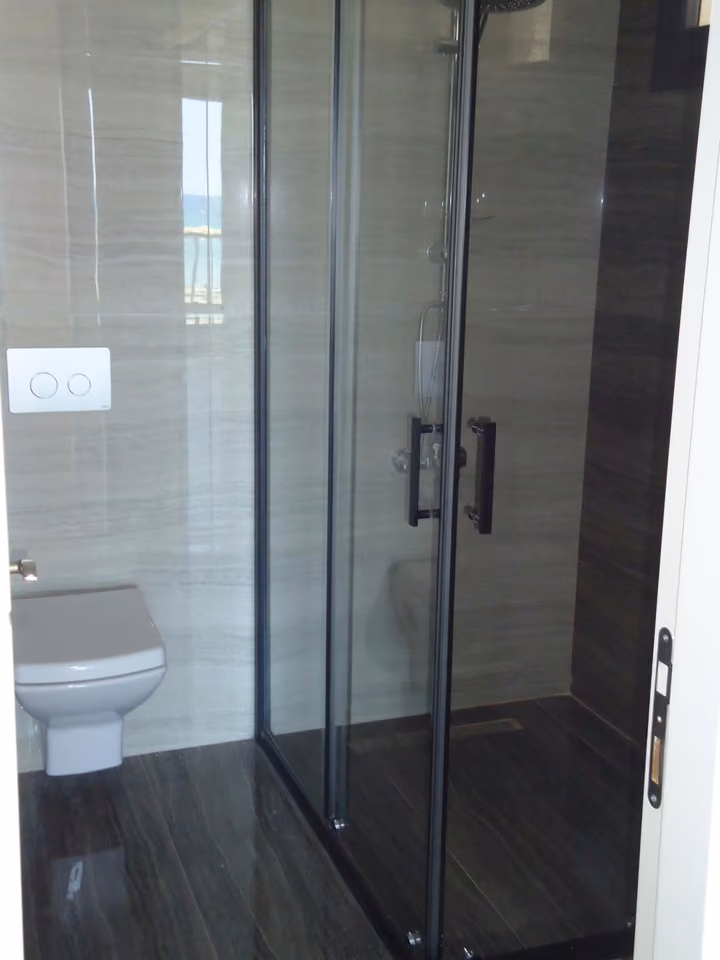 Erdemli shower bathroom